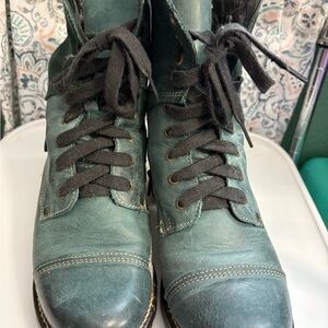 Taos Crave Boots in teal, size 41
